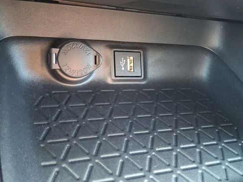 Used 2025 Toyota RAV4 XLE AWD/4WD image 24