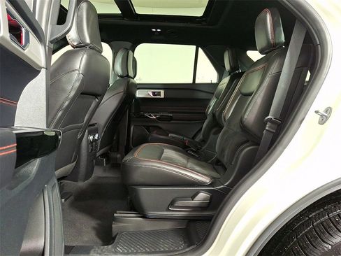 Used 2022 Ford Explorer ST-Line w/ Class IV Trailer Tow Package image 13