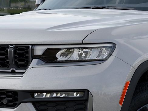 New 2026 Jeep Grand Cherokee Limited AWD/4WD image 11