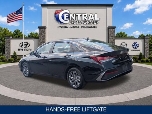 Certified 2024 Hyundai Elantra SEL FWD image 6