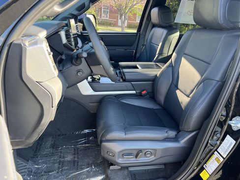 New 2026 Toyota Tundra Limited AWD/4WD image 8