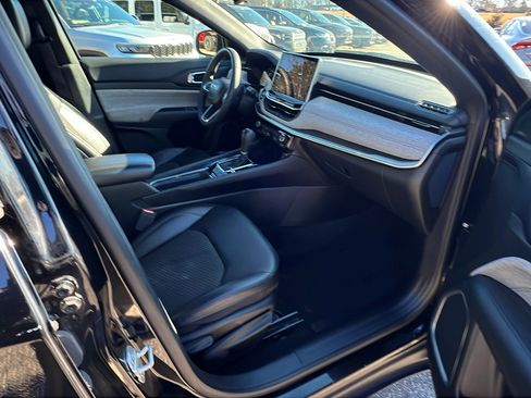 Used 2024 Jeep Compass Latitude image 19