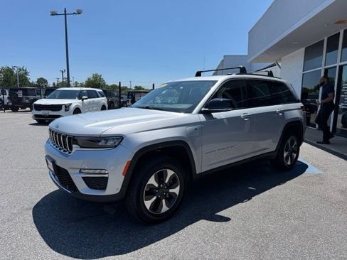 Used 2022 Jeep Grand Cherokee Limited 4xe w/ Luxury Tech Group II AWD/4WD image 18