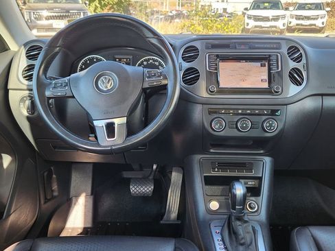 Used 2016 Volkswagen Tiguan SE image 12