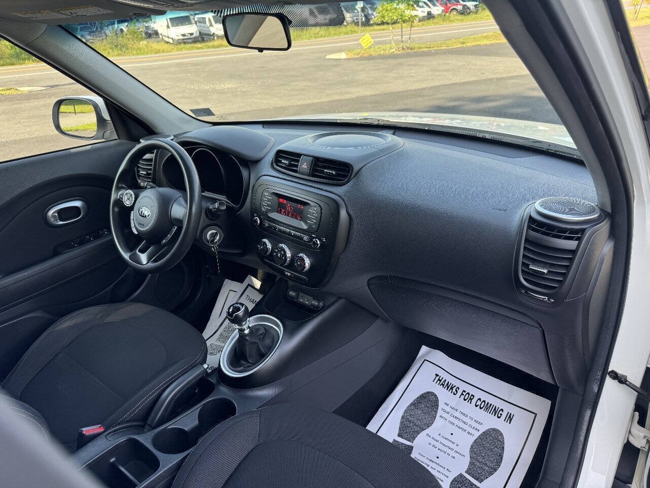 Used 2015 Kia Soul FWD image 11