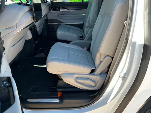 New 2026 Jeep Grand Wagoneer L Summit AWD/4WD image 21