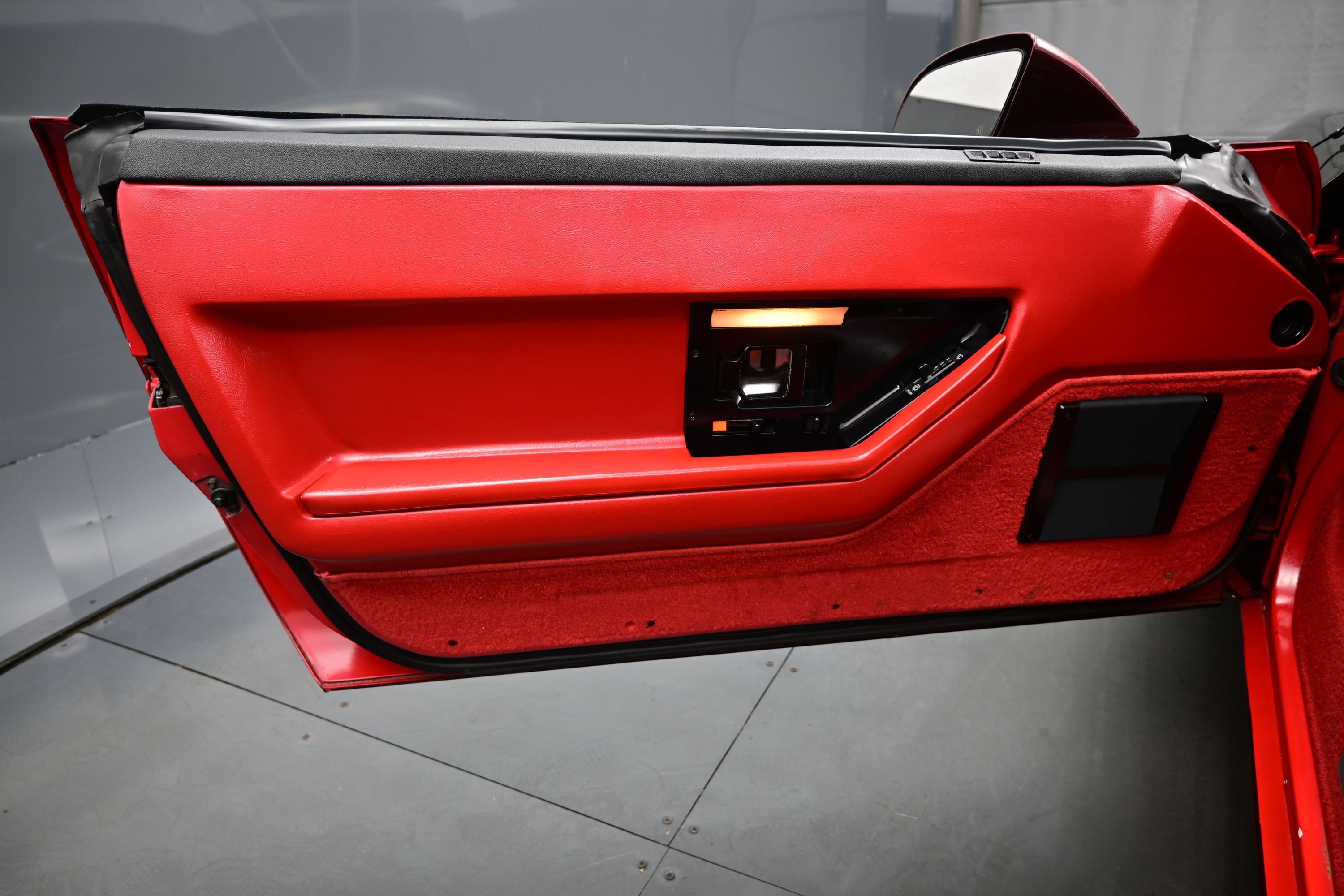 Used 1989 Chevrolet Corvette Coupe RWD image 9