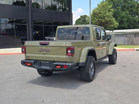 Used 2025 Jeep Gladiator Mojave AWD/4WD image 4