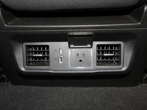 Used 2024 GMC Sierra 1500 Elevation image 27