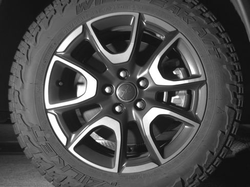 Used 2025 Jeep Compass Trailhawk image 13