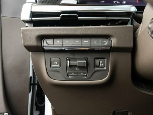 Used 2026 Cadillac Escalade Luxury w/ Touring Package image 33