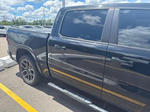 Used 2019 RAM 1500 Laramie AWD/4WD image 7