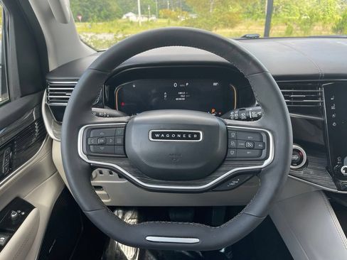 Used 2022 Jeep Wagoneer Series II RWD image 25