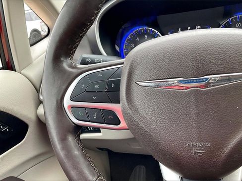 Used 2020 Chrysler Pacifica Touring-L w/ Premium Audio Group image 17