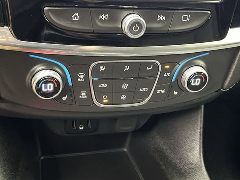 Used 2020 Chevrolet Traverse LT AWD/4WD image 22
