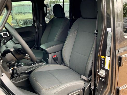 New 2026 Jeep Gladiator Sport image 9