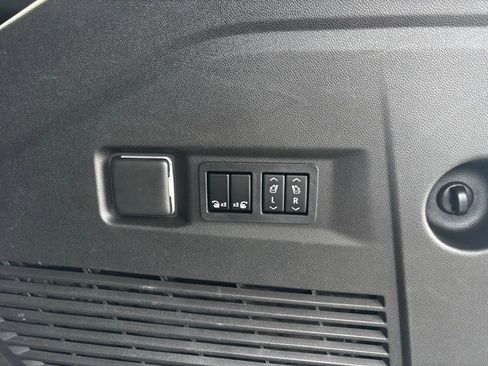 Used 2021 Chevrolet Tahoe High Country image 34