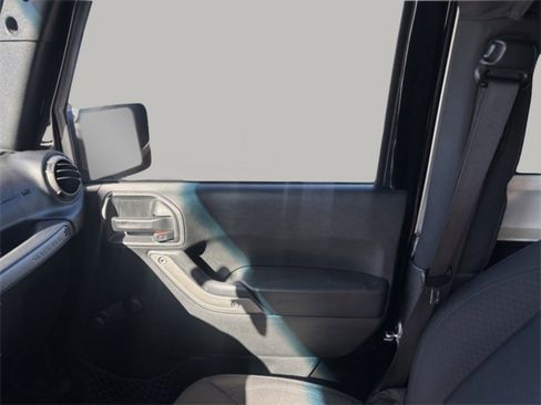 Used 2018 Jeep Wrangler Sport image 17