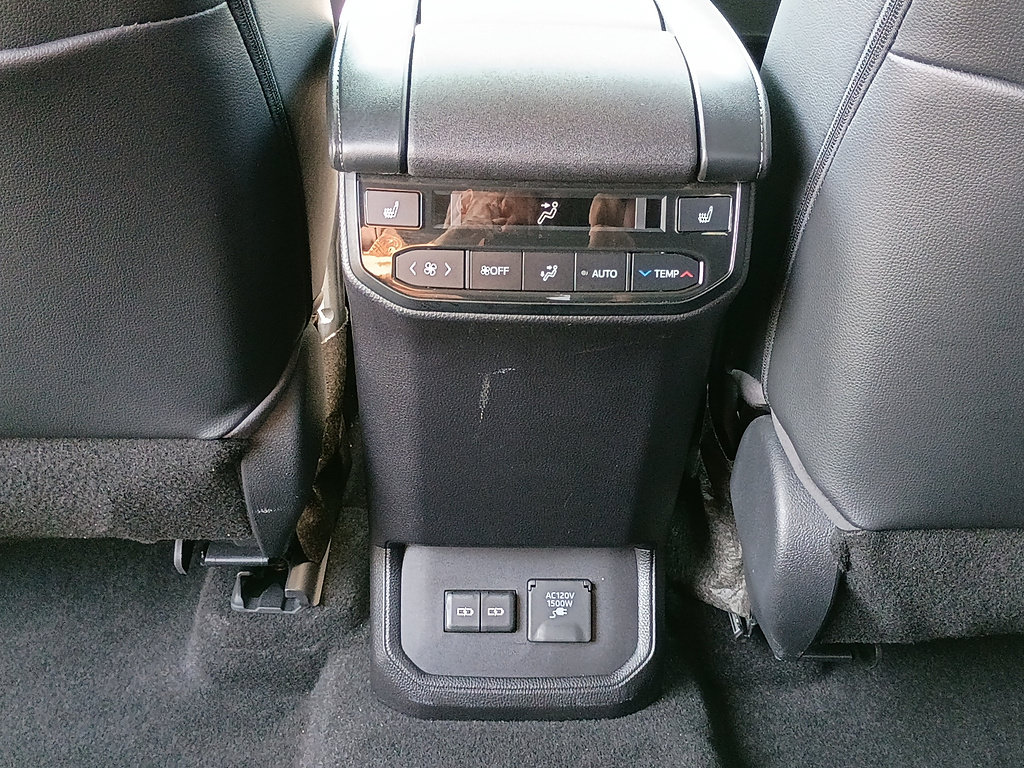 Used 2023 Toyota Highlander Platinum AWD/4WD image 18