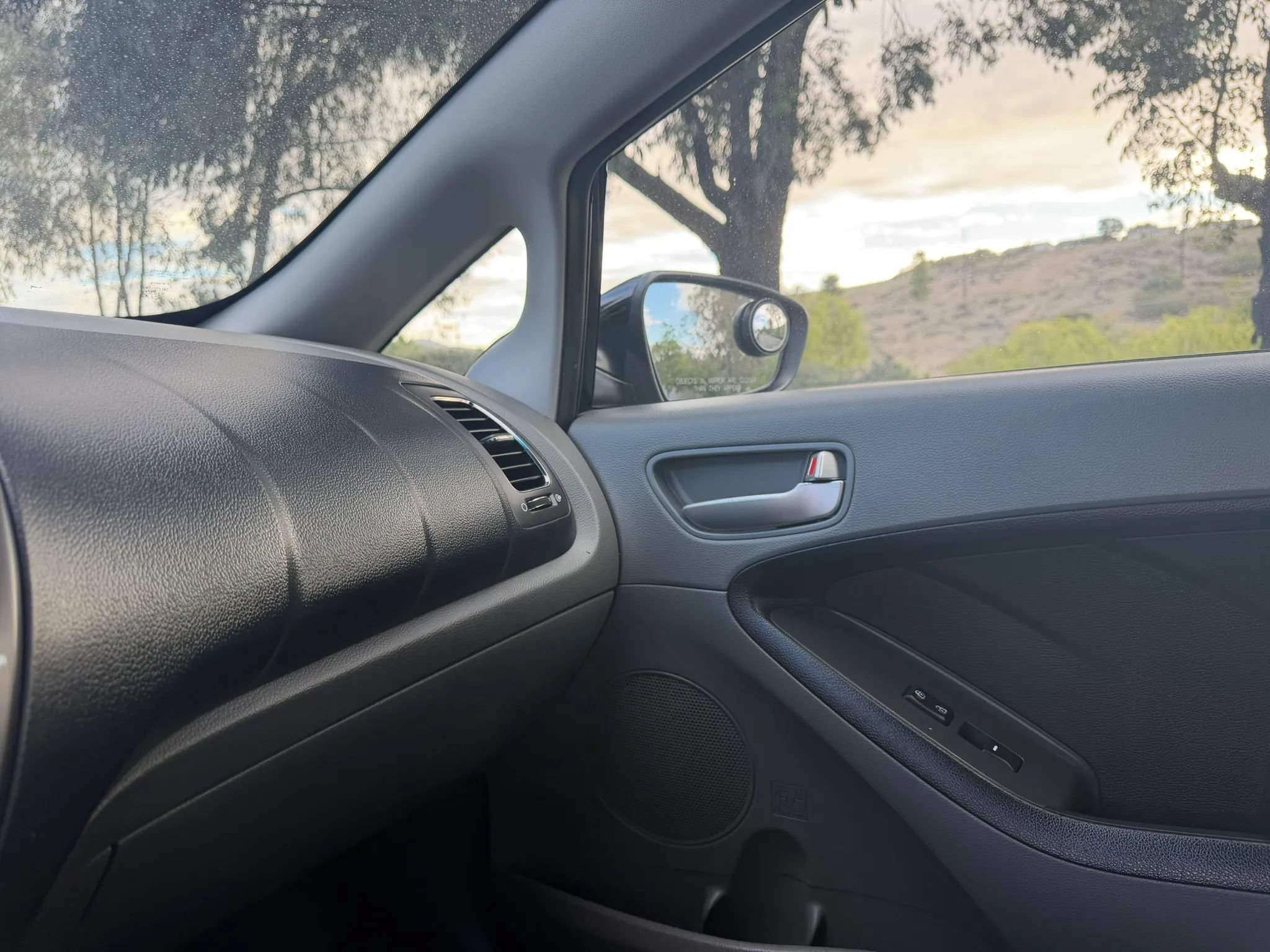 Used 2017 Kia Forte LX FWD image 18