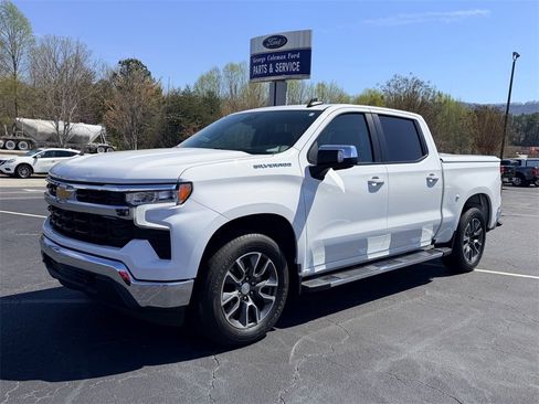 Used 2022 Chevrolet Silverado 1500 LT w/ Safety Package image 8