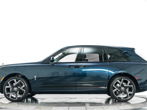 Used 2025 Rolls-Royce Cullinan Black Badge AWD/4WD image 6