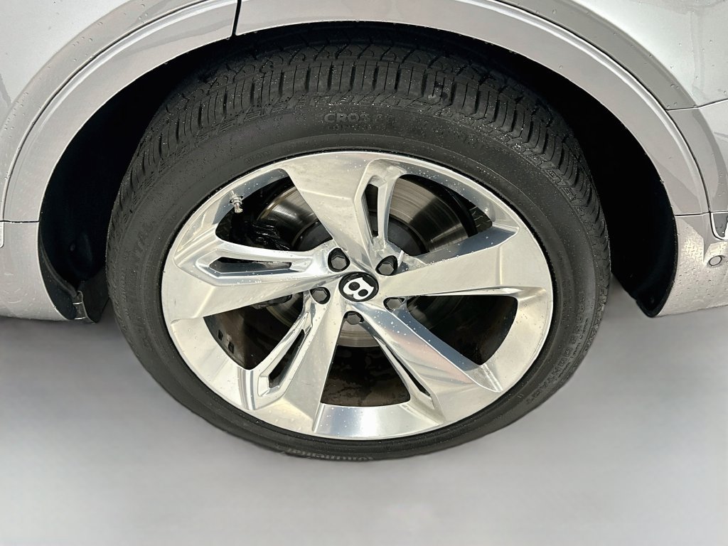 Used 2018 Bentley Bentayga AWD/4WD image 34