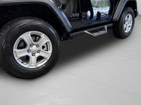 Used 2022 Jeep Wrangler Sport AWD/4WD image 34