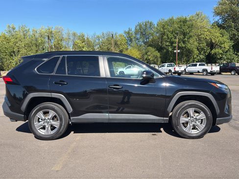 Used 2025 Toyota RAV4 XLE FWD image 29