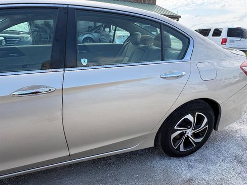 Used 2017 Honda Accord LX image 5