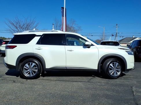 Certified 2024 Nissan Pathfinder SL AWD/4WD image 2