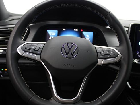 Used 2024 Volkswagen Atlas Cross Sport SE image 33