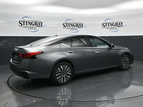 Used 2025 Nissan Altima 2.5 SV FWD image 7