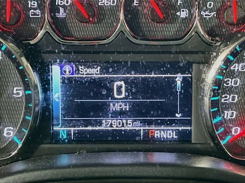 Used 2018 Chevrolet Silverado 1500 LT w/ Redline Edition AWD/4WD image 9