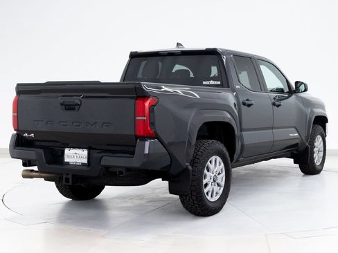 Used 2025 Toyota Tacoma SR5 AWD/4WD image 9