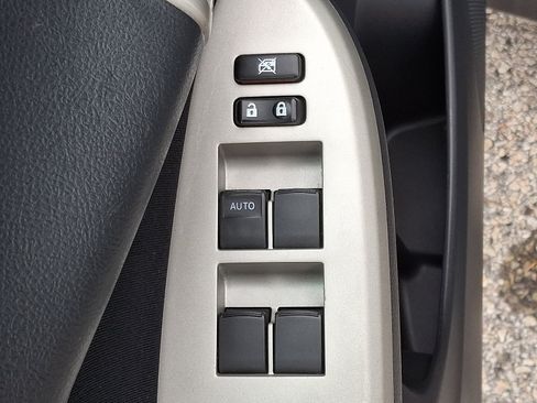 Used 2010 Toyota Corolla S image 23