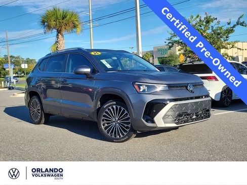 Certified 2025 Volkswagen Taos SE FWD image 1