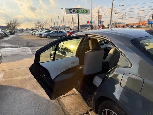 Used 2024 Toyota Corolla LE w/ LE Convenience Package image 19