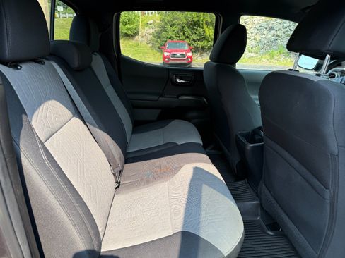 Used 2022 Toyota Tacoma TRD Sport AWD/4WD image 20