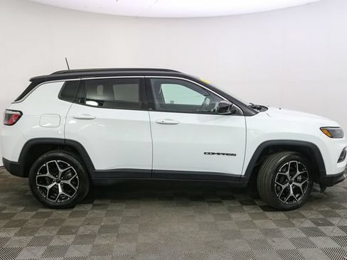 Used 2026 Jeep Compass Limited AWD/4WD image 14