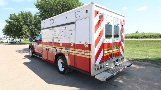 Used 2017 Ford F550 4x4 SuperCab Super Duty image 3