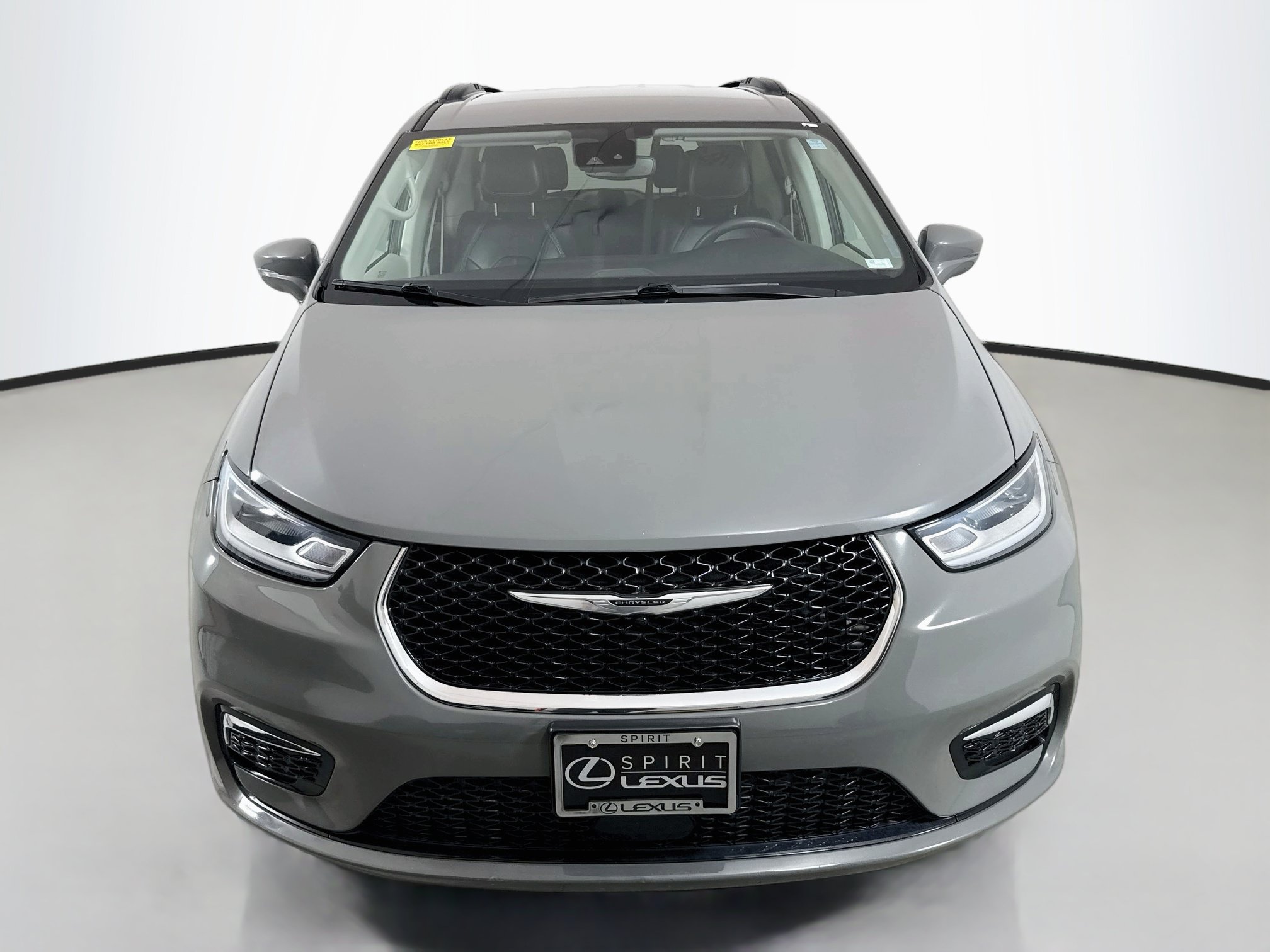 Used 2022 Chrysler Pacifica Touring-L FWD image 2
