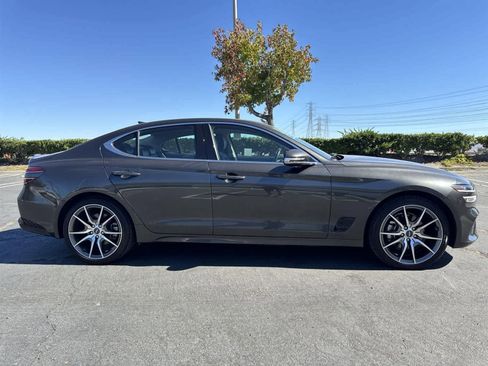 Used 2023 Genesis G70 2.0T image 3