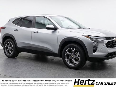 Used 2025 Chevrolet Trax LT FWD image 1
