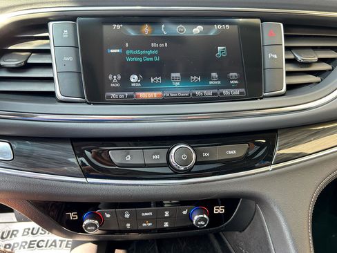 Used 2018 Buick Enclave Essence image 14