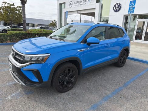 Used 2022 Volkswagen Taos SE image 2