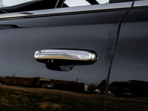 Used 2019 Cadillac Escalade ESV Premium Luxury AWD/4WD image 44