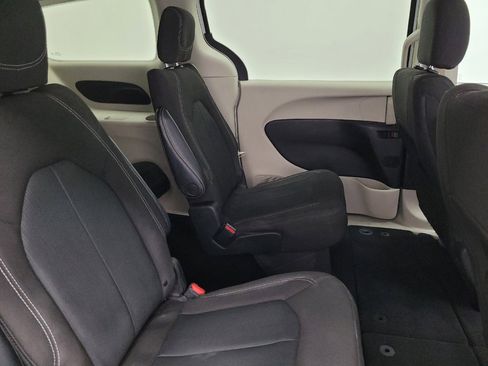 Used 2022 Chrysler Voyager LX FWD image 19