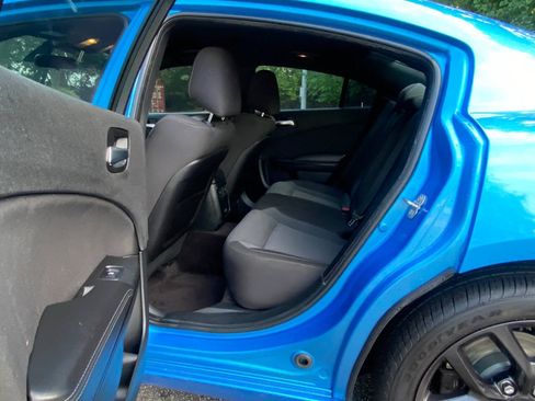 Used 2019 Dodge Charger SXT w/ Blacktop Package RWD image 40