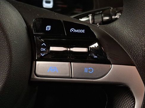 Used 2023 Hyundai Elantra SEL image 18